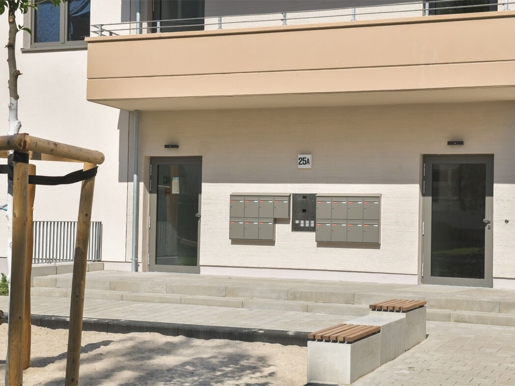 Außenansicht Eingangsbereich degewo-Neubau Ottomar-Geschke-Straße 25A.