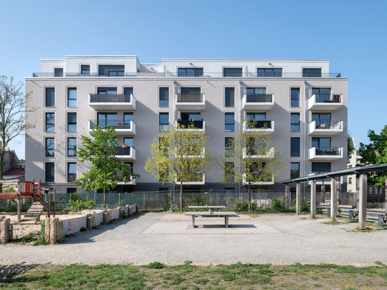Außenansicht Hofseite degewo-Neubau Bendastra0e 11 C.