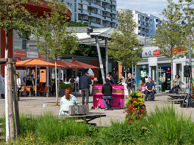 degewo Klang und Kunst Promenade auf der Marzahner Promenade