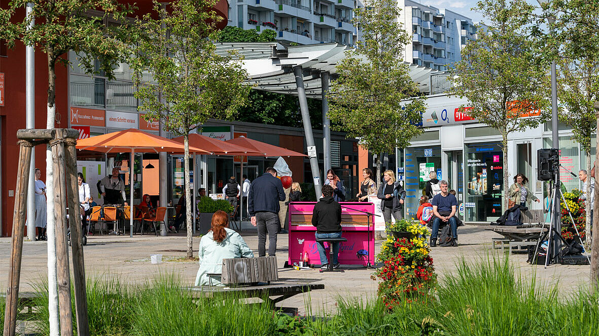 degewo Klang und Kunst Promenade auf der Marzahner Promenade