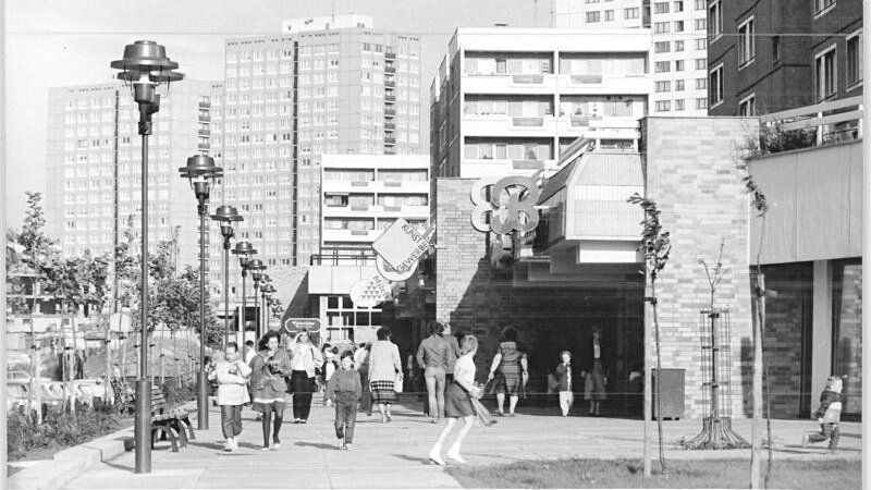 Historisches Schwarz-Weiß Bild der Marzahner Promenaden