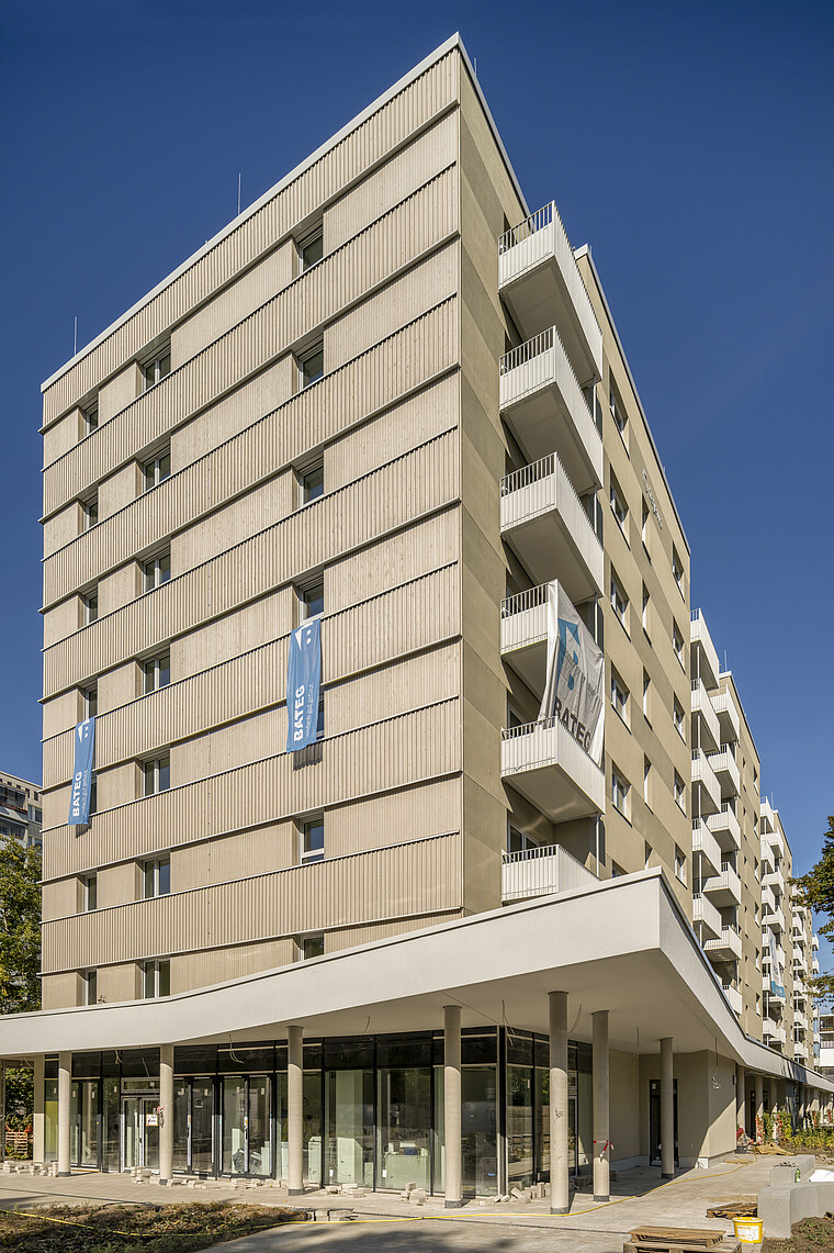 Seitliche Eck-Ansicht Klimahaus degewo Neubau Salvador-Allende-Straße