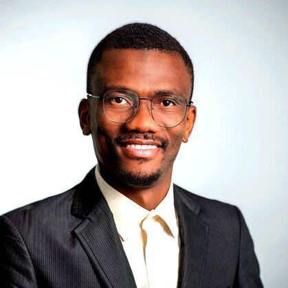 Portrait von Elvis Suh Ambe. 