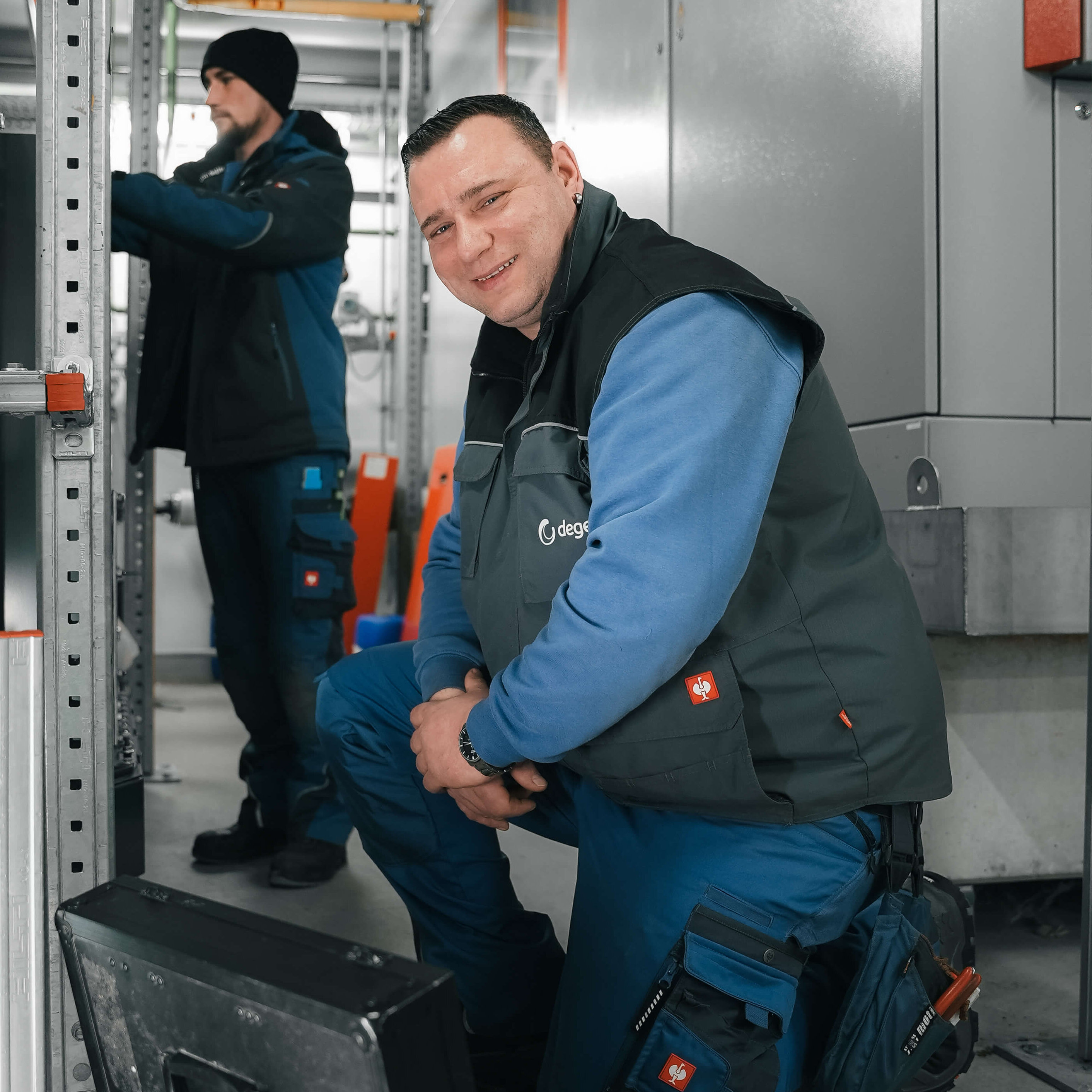 Anlagenmechaniker für Anlagenbau bei seiner Arbeit