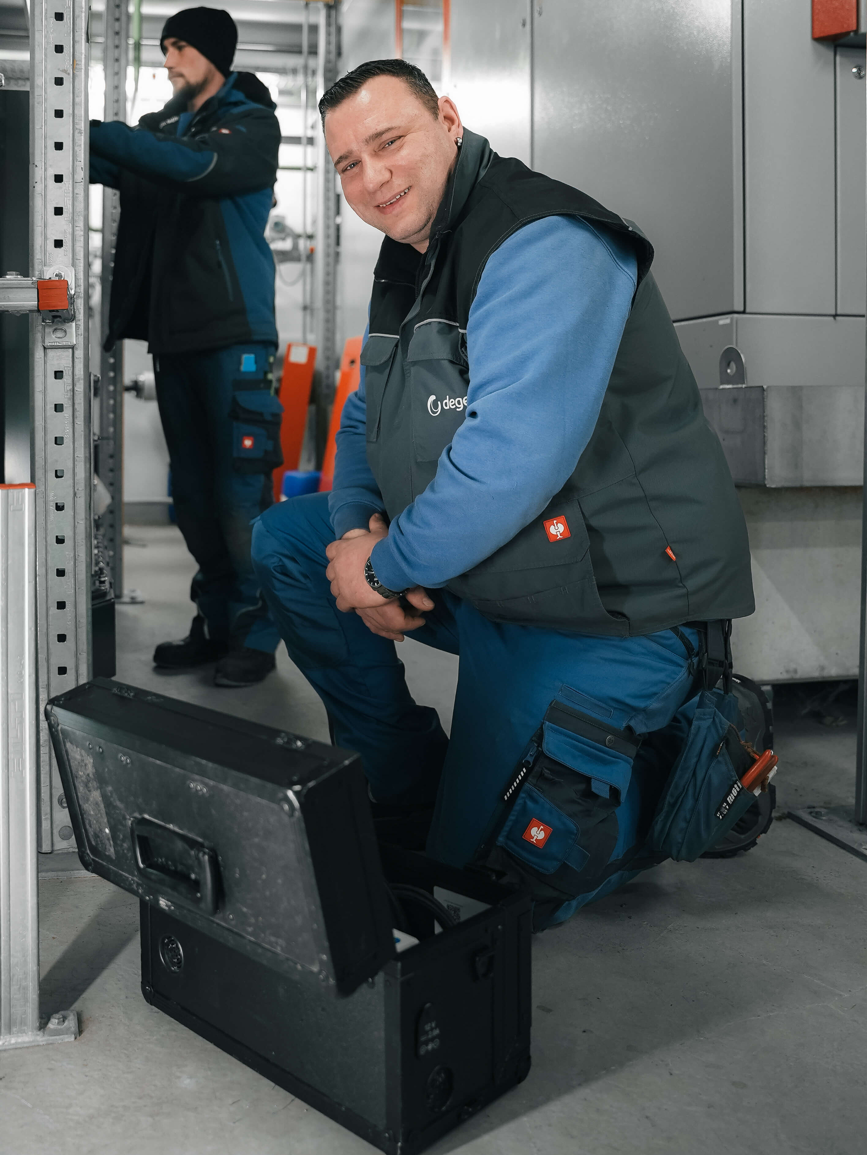 Anlagenmechaniker für Anlagenbau bei seiner Arbeit
