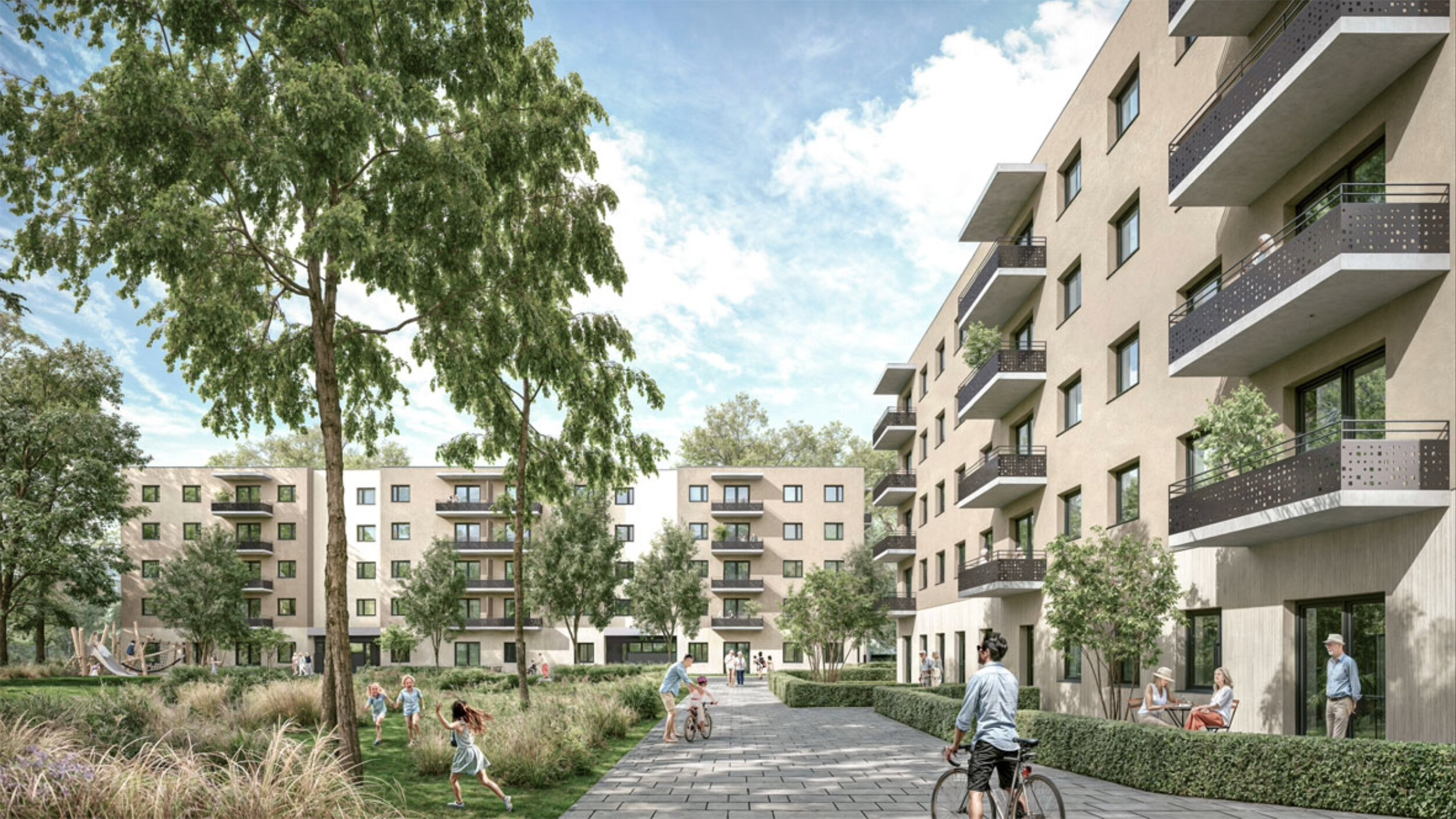 Visualisierung eines modernen Wohnquartiers mit mehreren fünfgeschossigen Mehrfamilienhäusern, die sich um einen großzügigen, begrünten Innenhof gruppieren. Die Gebäude verfügen über helle Fassaden, großzügige Balkone mit dunklen Geländern sowie bodentiefe Fenster. Im Mittelpunkt steht ein autofreier Weg mit Pflasterbelag, auf dem Menschen spazieren gehen und Fahrrad fahren. Kinder spielen auf der Wiese und auf einem kleinen Spielplatz im Hintergrund. Bäume, Sträucher und naturnahe Pflanzflächen schaffen eine parkähnliche Atmosphäre und unterstreichen den familienfreundlichen, grünen Charakter der Anlage.