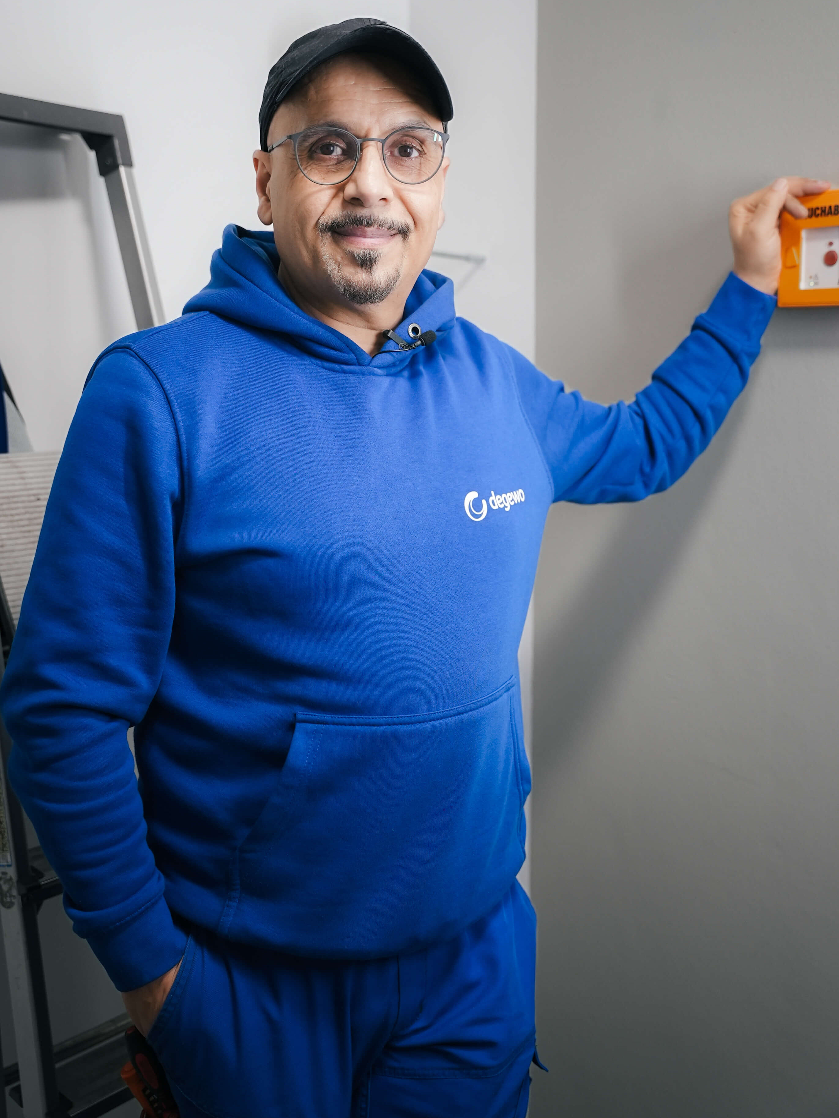 Elektroniker bei der Instandhaltung
