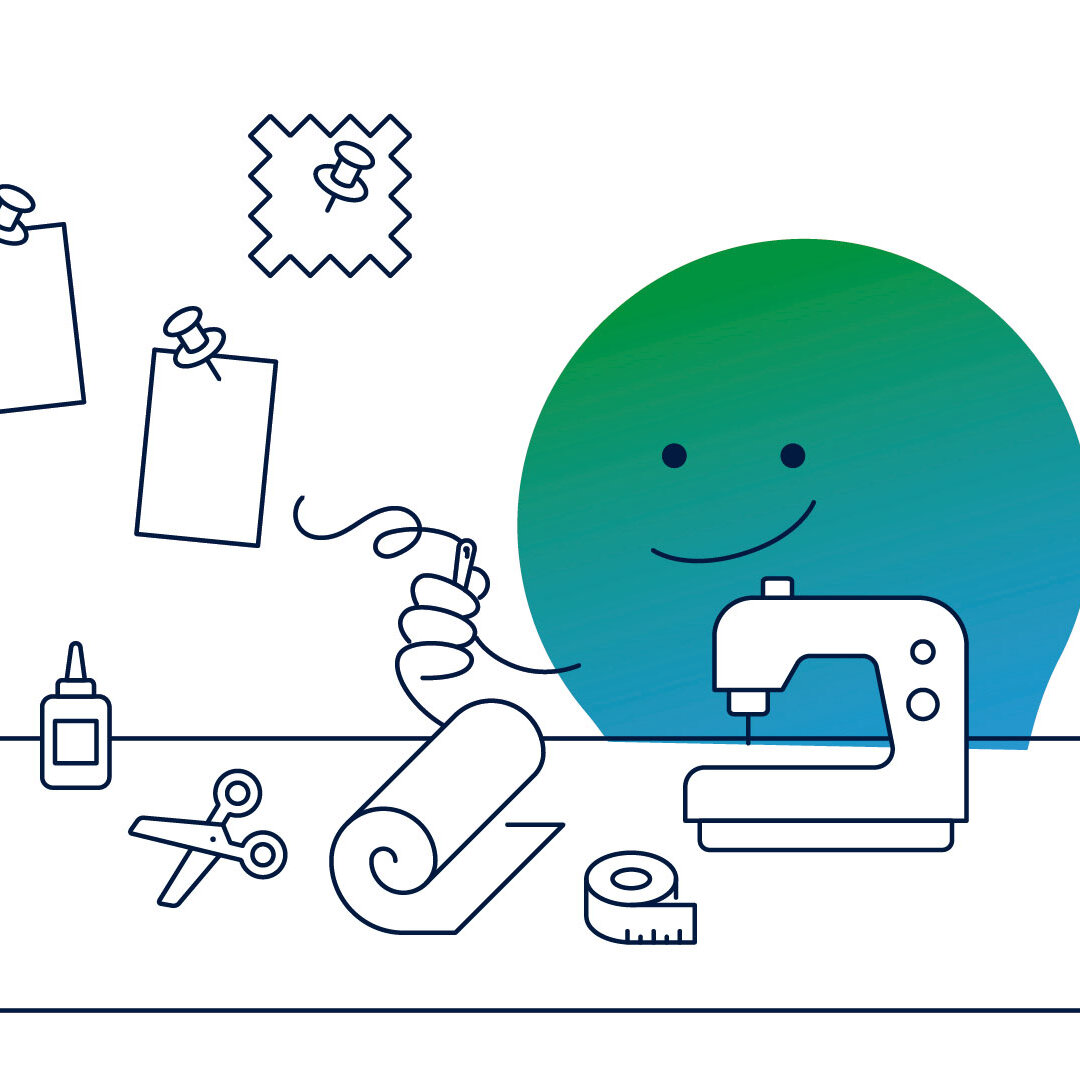 Illustration der Erklärfigur Kalle. Er sitzt an einem Tisch, daneben steht eine Nähmaschine, sowie Schere und Papier.