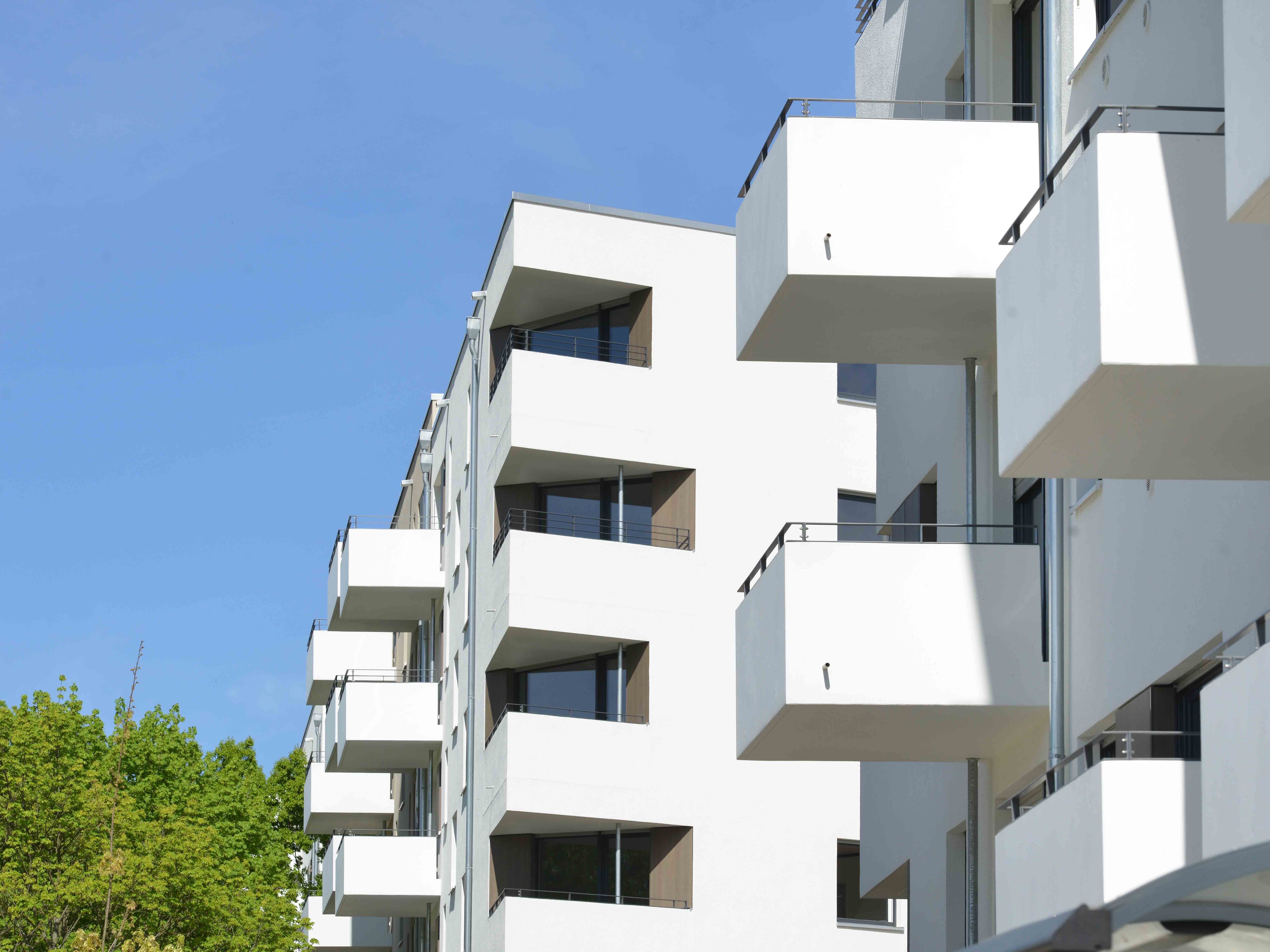 Außenansicht Balkone degewo-Neubau Joachim-Ringelnatz-Straße Cecilienstraße 191.