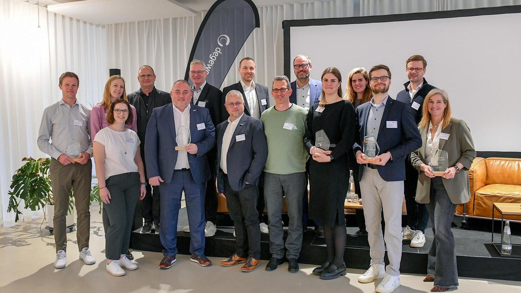 Gewinner der Smart Up Challenge für moderne Ladeinfrastruktur