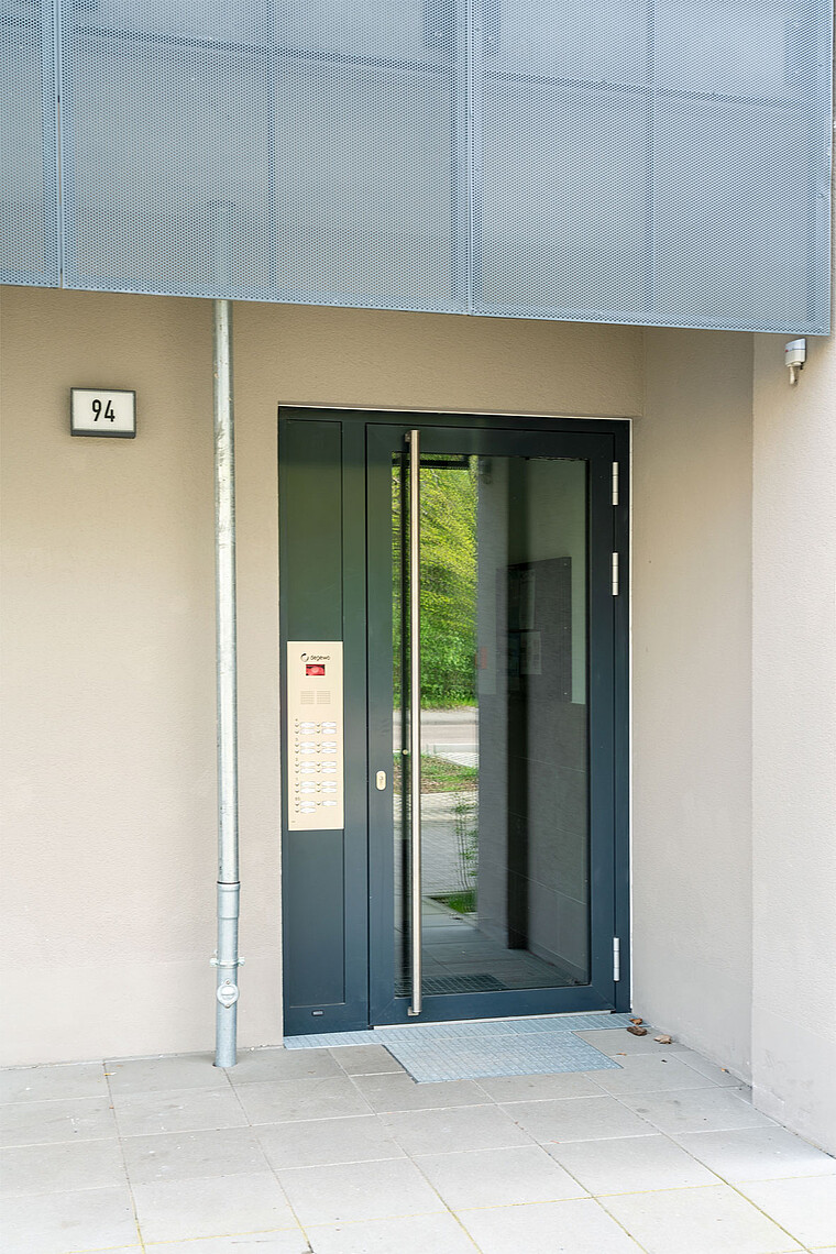 Eingang degewo-Neubau Kietzer Feld