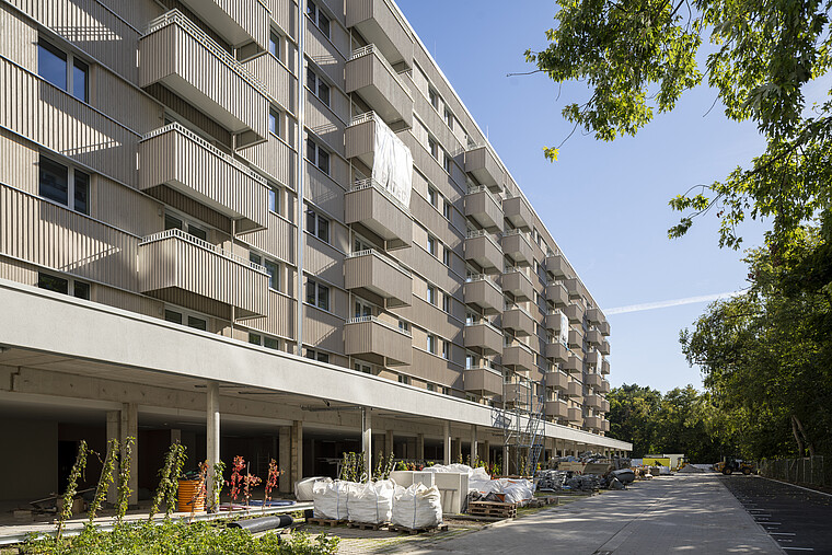 Seitliche Ansicht Klimahaus degewo Neubau Salvador-Allende-Straße