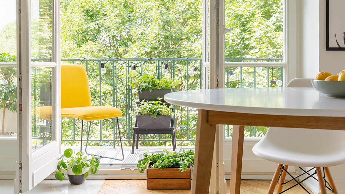 Balkon mit Ausblick auf Natur