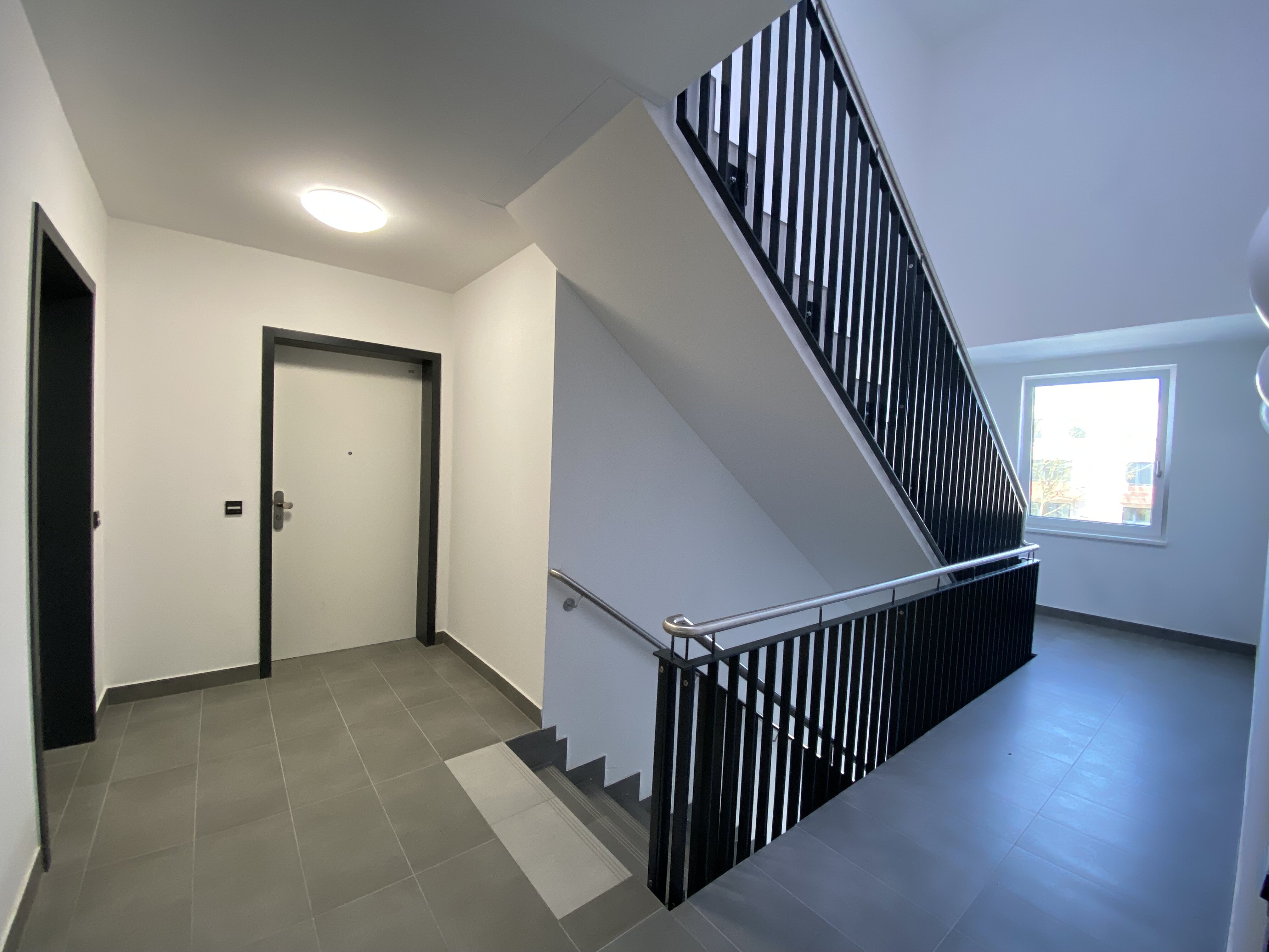 Innenansicht degewo-Neubau Fürstenwalder Allee 324/326: Treppenhaus.