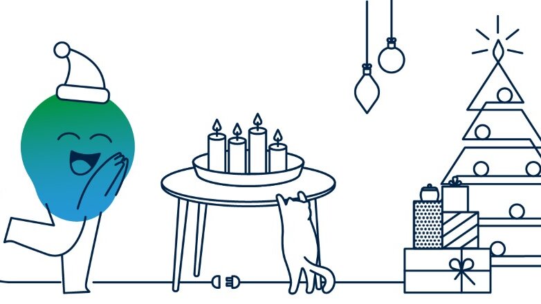 Illustration der degewo-Erklärfigur Kalle. Auf einem Tisch steht ein Adventskranz, im Hintergrund ein Weihnachtsbaum. Kalle trägt eine Weihnachtsmütze.