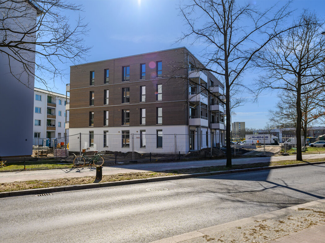Straßenansicht degewo-Neubau Am Omnibushof 12.