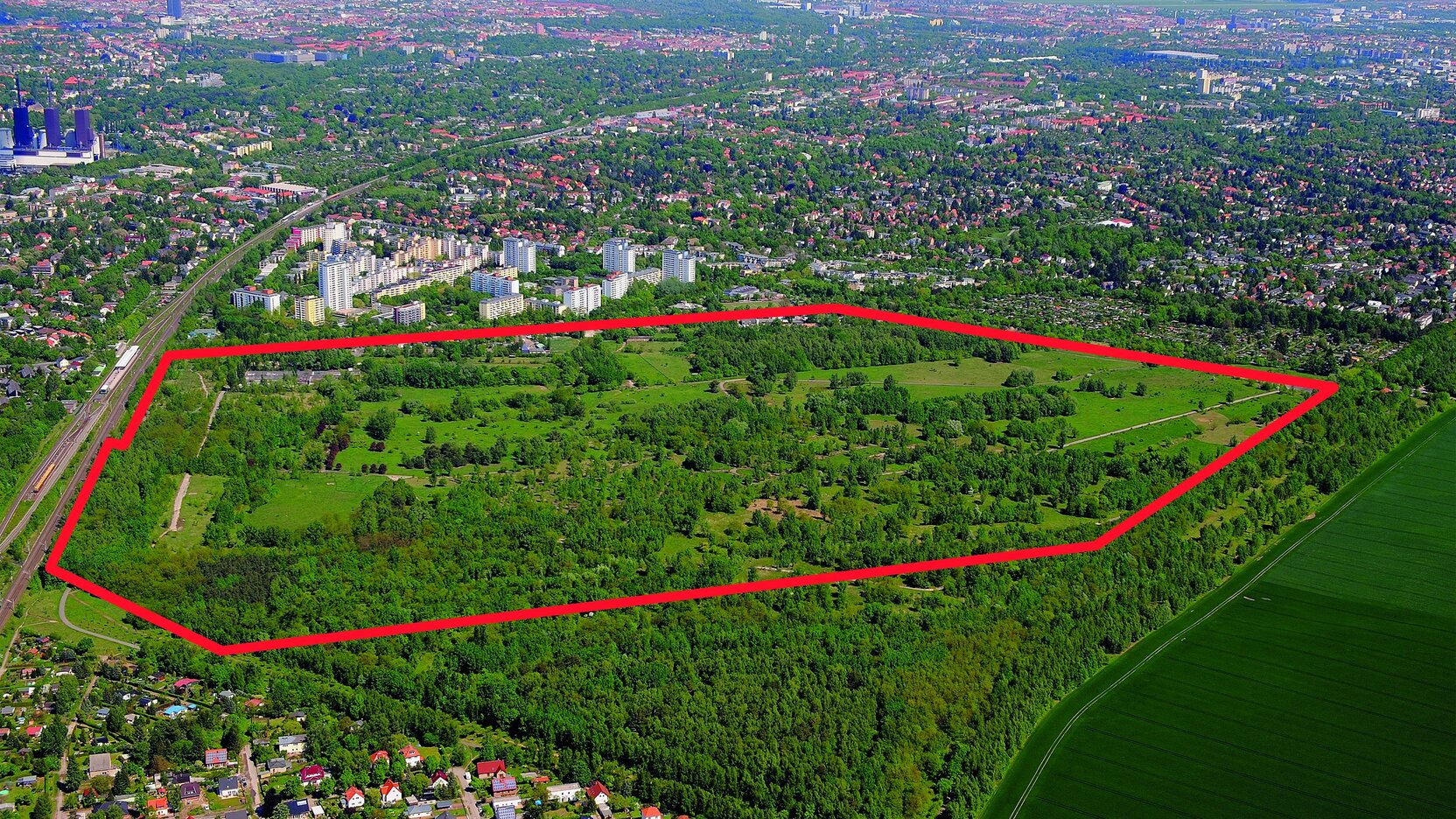 Man sieht das zukünftige Baufeld von Lichterfelde Süd von oben.