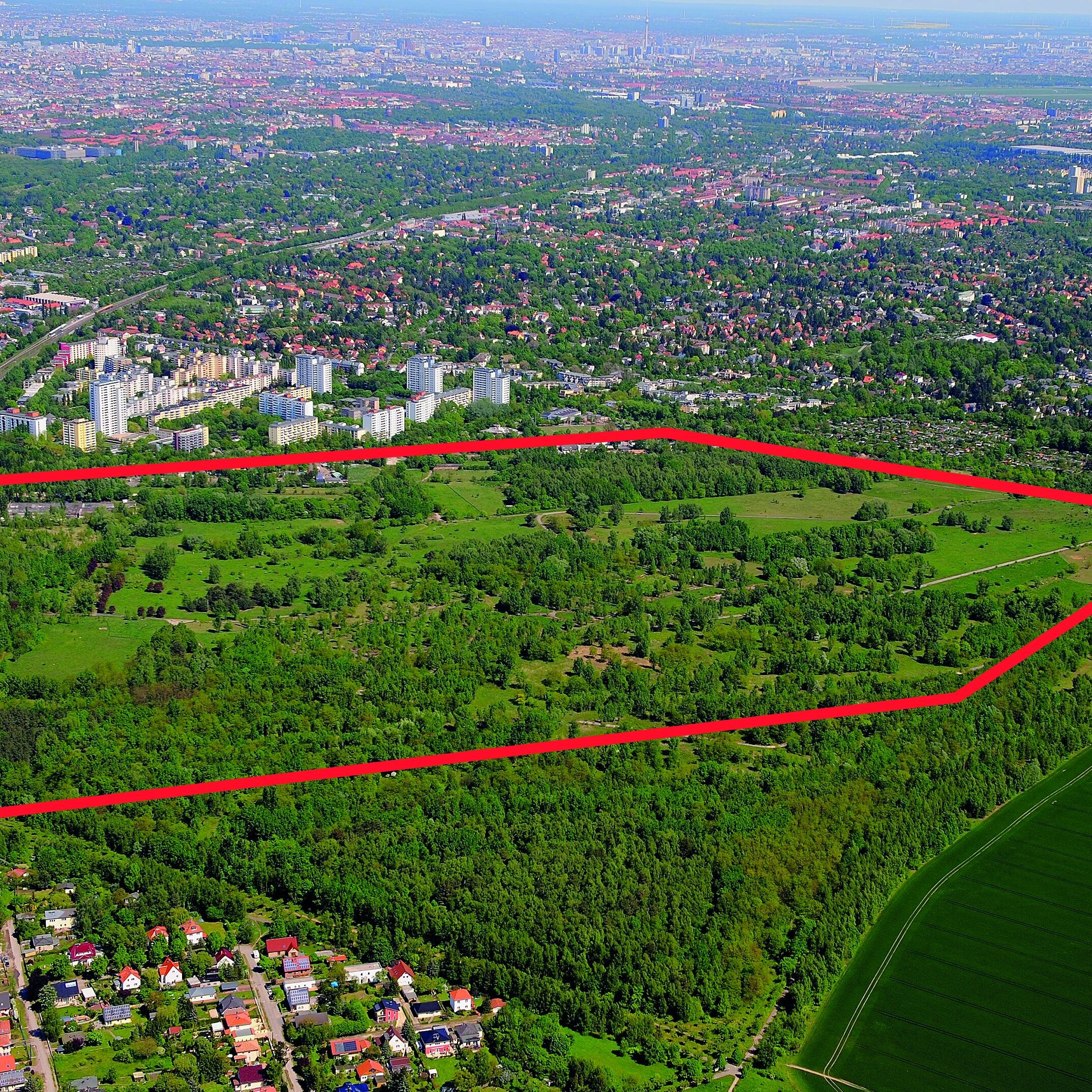 Man sieht das zukünftige Baufeld von Lichterfelde Süd von oben.