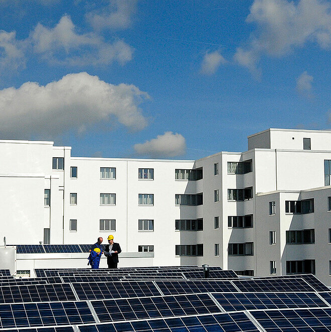 Photovoltaikanlage auf dem Dach des Feuchtwangerweg in der Gropiusstadt