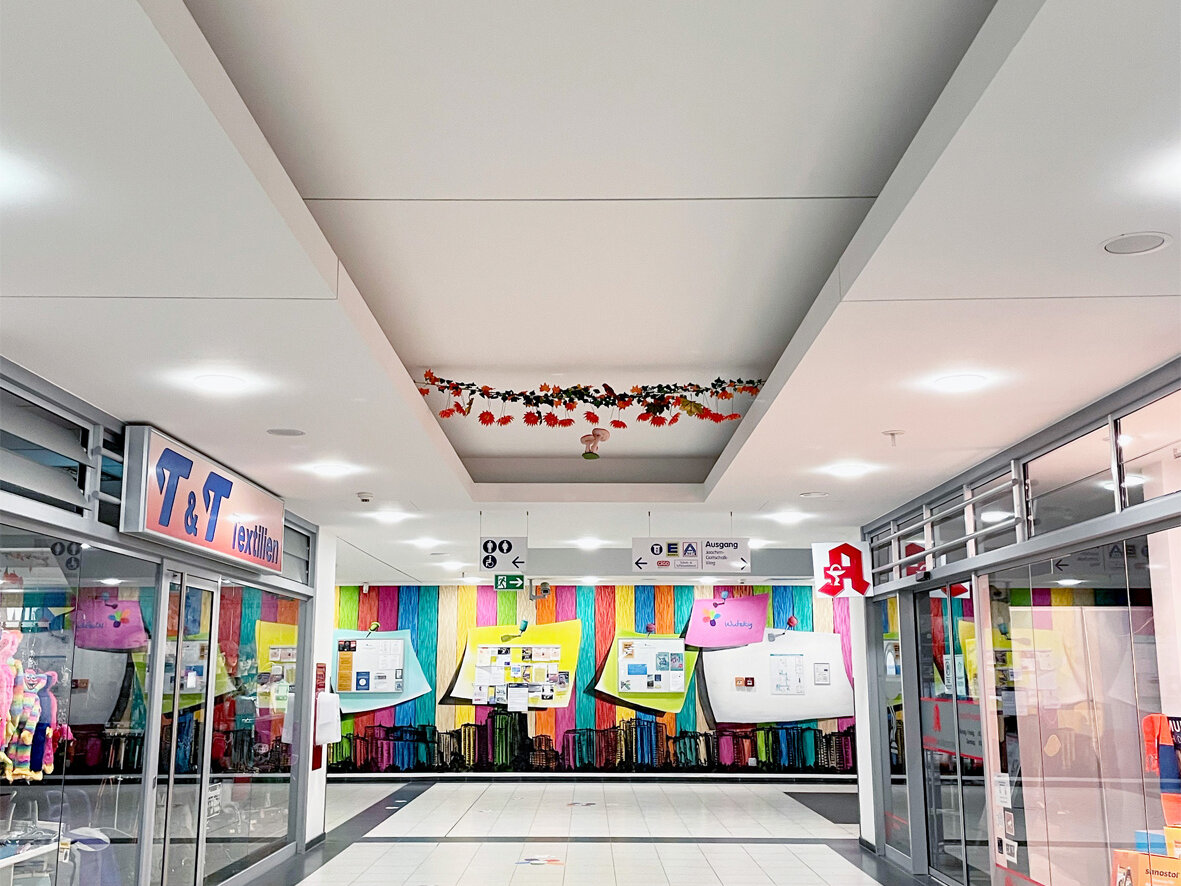 Herbstdekoration im Einkaufszentrum