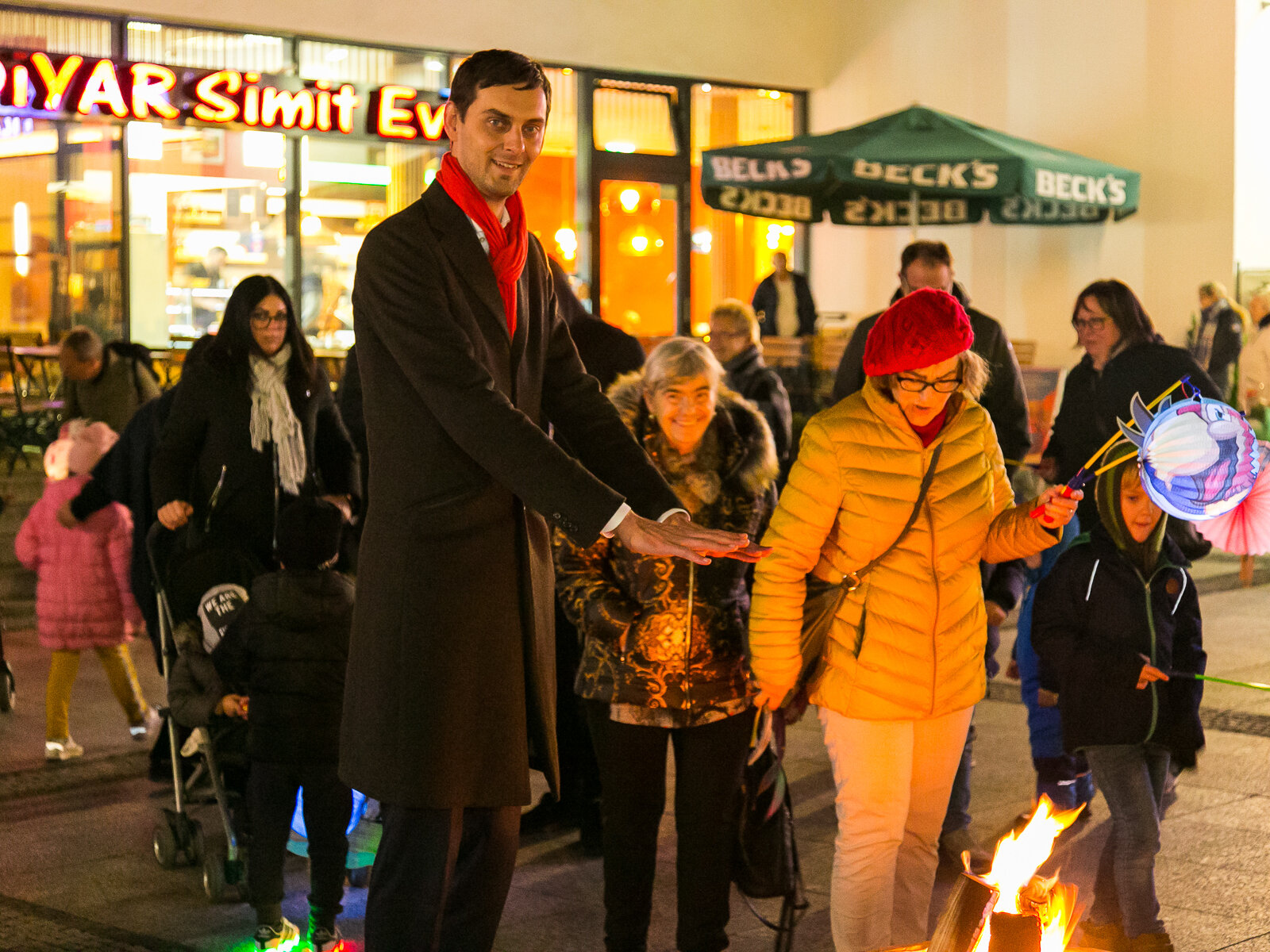 Menschen auf dem Laternenfest