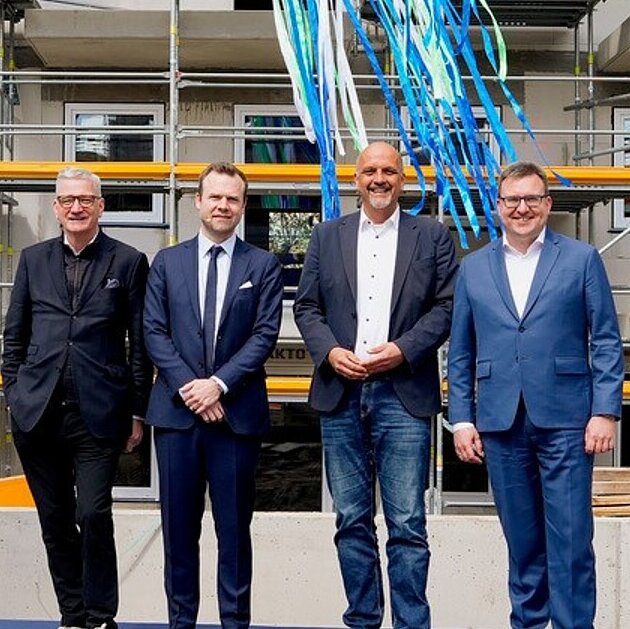 degewo Vorstände beim Richtfest Seeburger Weg