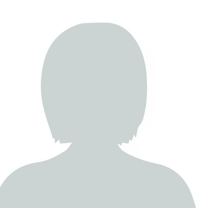 Silhouette einer Frau in grau weiß.