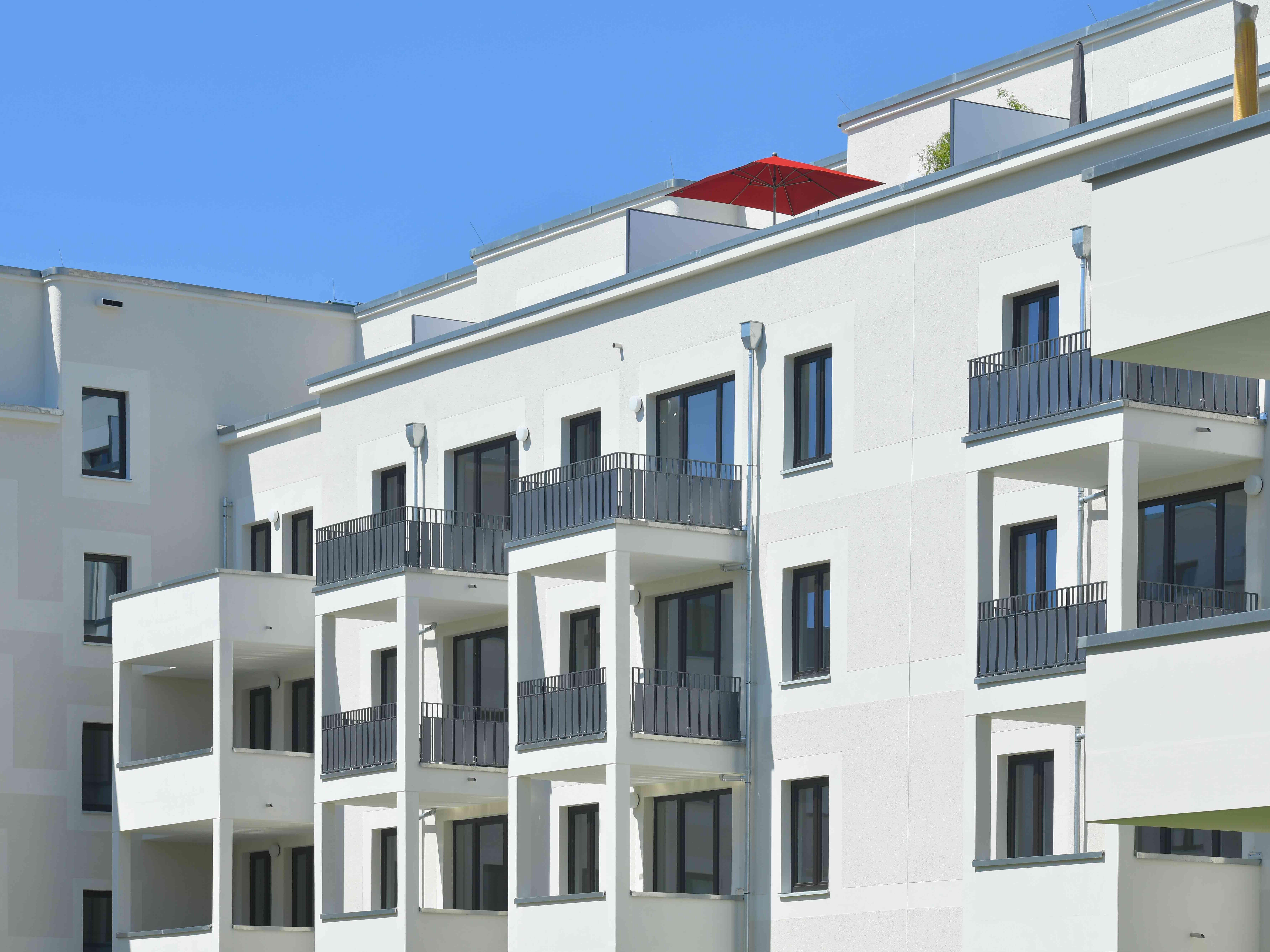 Außenansicht degewo-Ankauf Pepitahöfe: Fassade mit Balkonen.