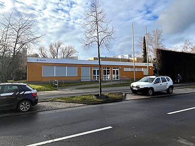 Straßenansicht des Gemeinschaftshauses in der Horstwalder Straße