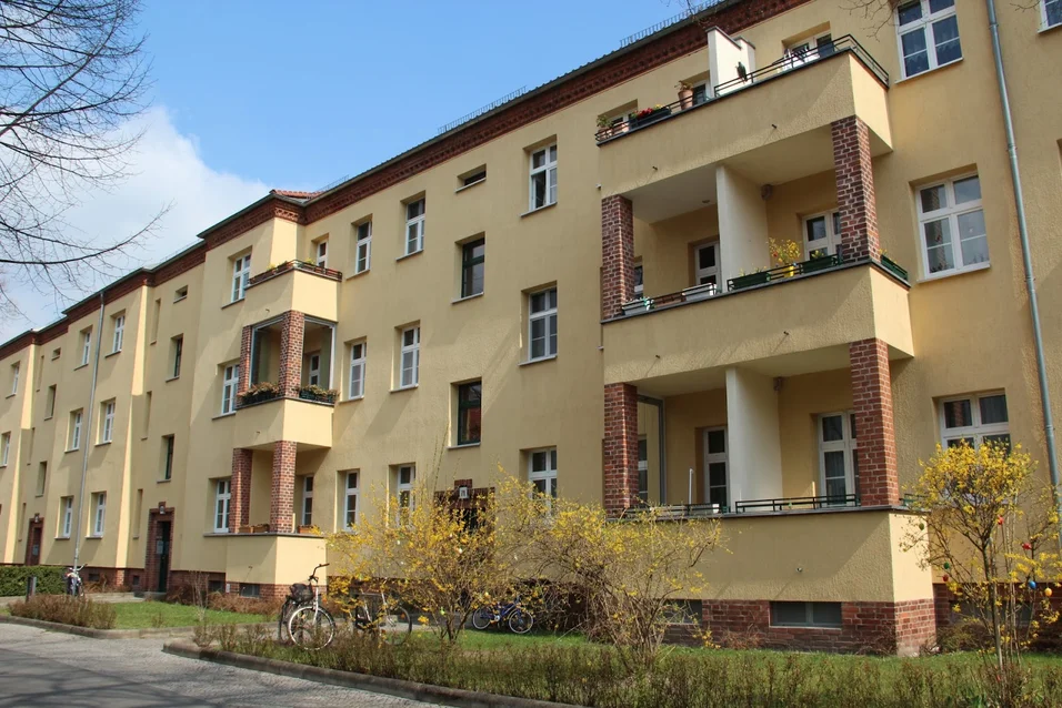تصویر Nur noch tapezieren - dann einziehen - 2-Zimmer-Wohnung mit abgezogener Dielung sucht neue Bewohner