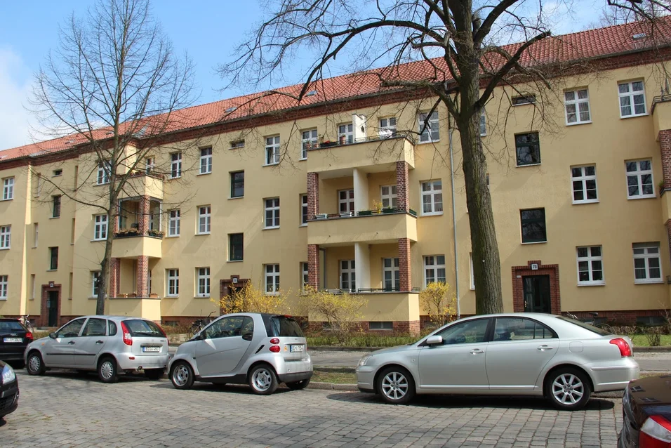 تصویر Nur noch tapezieren - dann einziehen - 2-Zimmer-Wohnung mit abgezogener Dielung sucht neue Bewohner