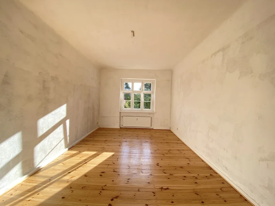 تصویر Nur noch tapezieren - dann einziehen - 2-Zimmer-Wohnung mit abgezogener Dielung sucht neue Bewohner