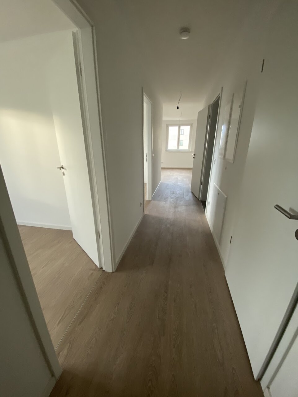 تصویر Neubau Zweitbezug - 3 Zimmer mit Balkon