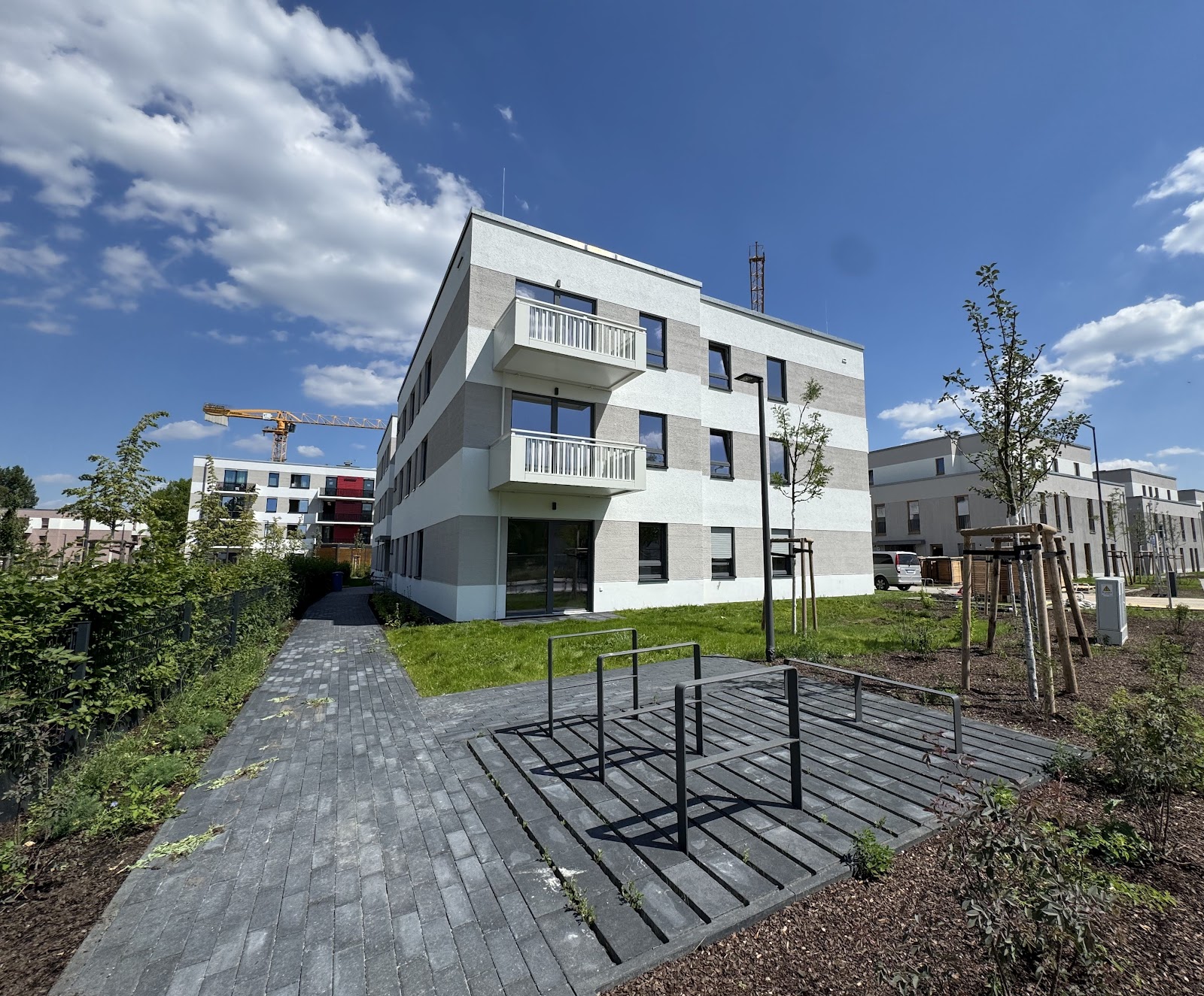 تصویر *Neubau in Altglienicke – modernes Wohnen im Grünen*