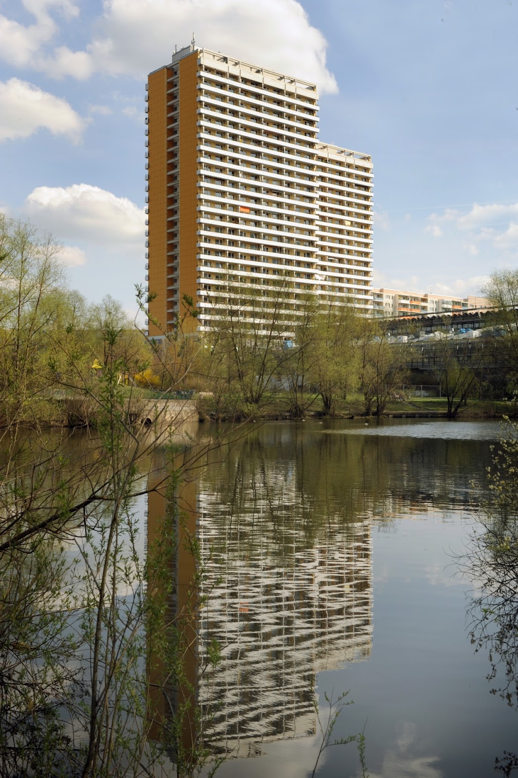 تصویر Tolle Aussicht auf den Wolkenhain! - 2-Zimmer-Wohnung in Marzahn