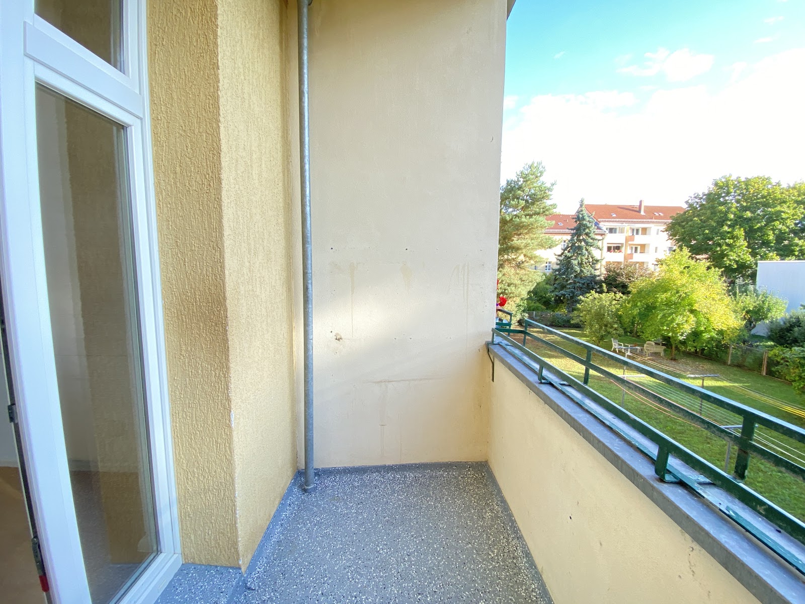 تصویر Nur noch tapezieren - dann einziehen - 2-Zimmer-Wohnung mit abgezogener Dielung sucht neue Bewohner