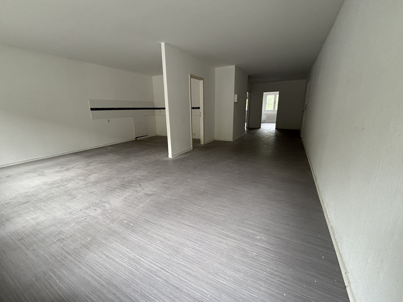 تصویر Große 3-Zimmer-Wohnung im Erdgeschoss