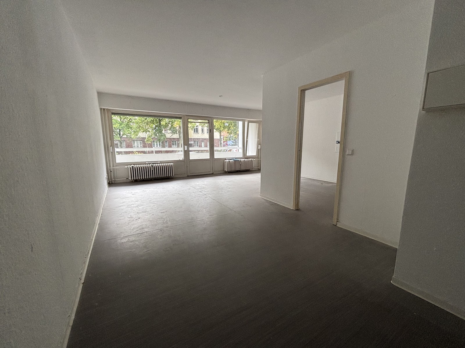 تصویر Große 3-Zimmer-Wohnung im Erdgeschoss