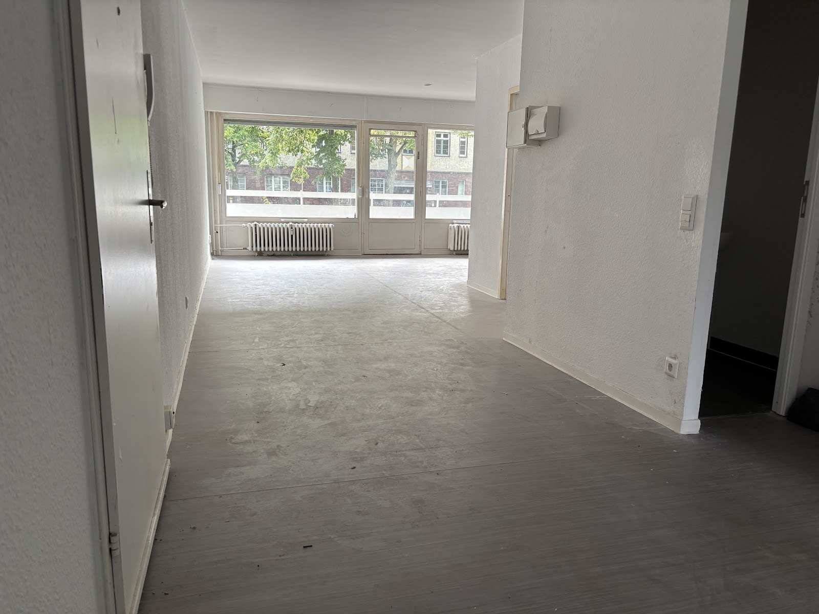 تصویر Große 3-Zimmer-Wohnung im Erdgeschoss