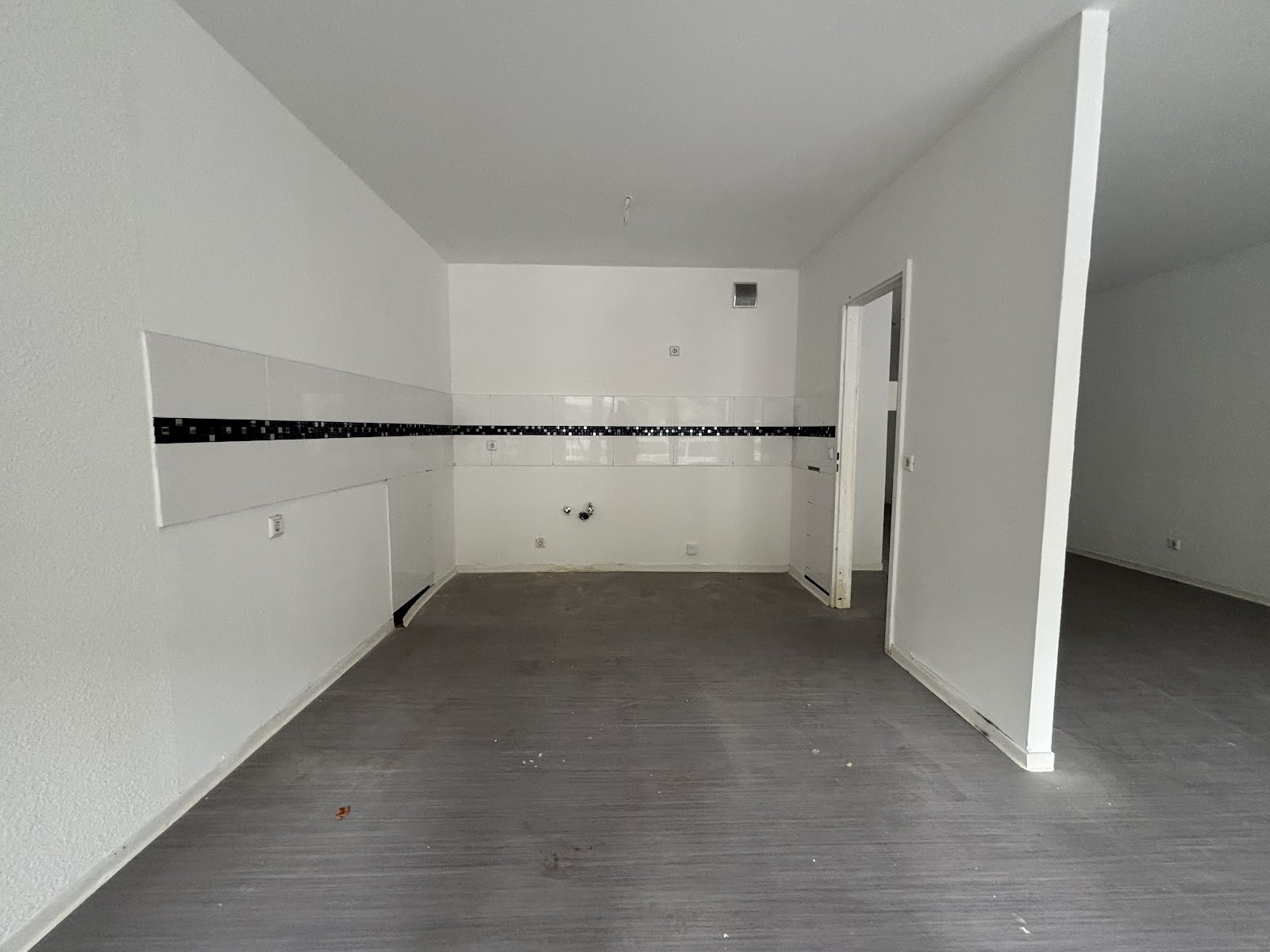 تصویر Große 3-Zimmer-Wohnung im Erdgeschoss