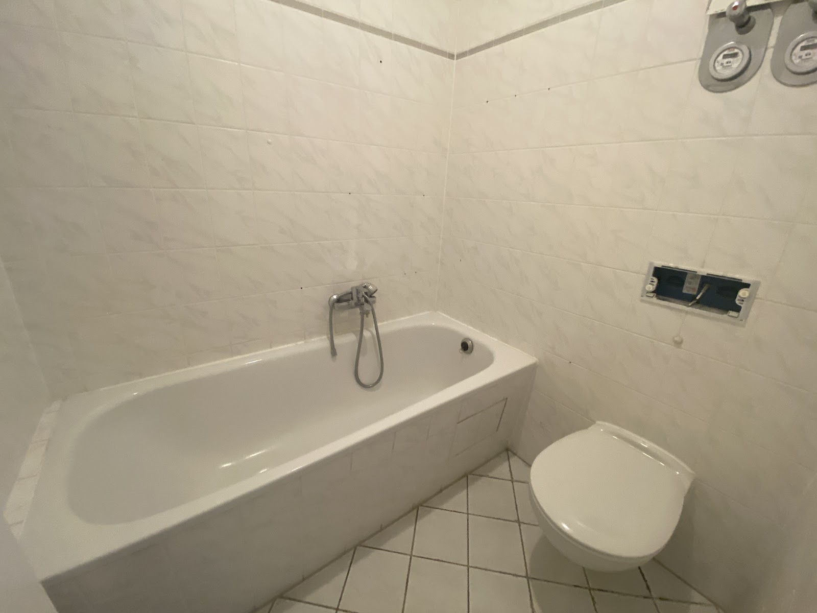 تصویر Kleine 2-Zimmerwohnung ohne Handwaschbecken!