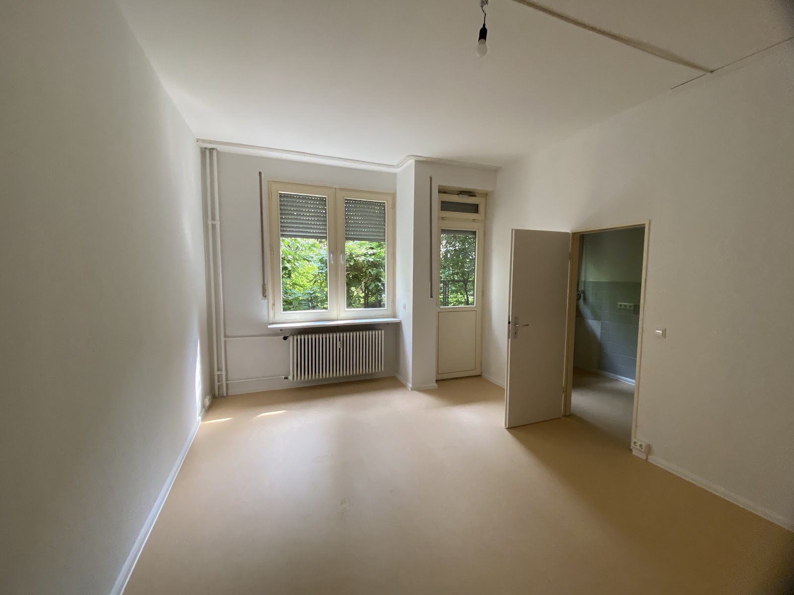 تصویر Seniorenwohnhaus - WBS 100/140 Ältere Menschen erforderlich!