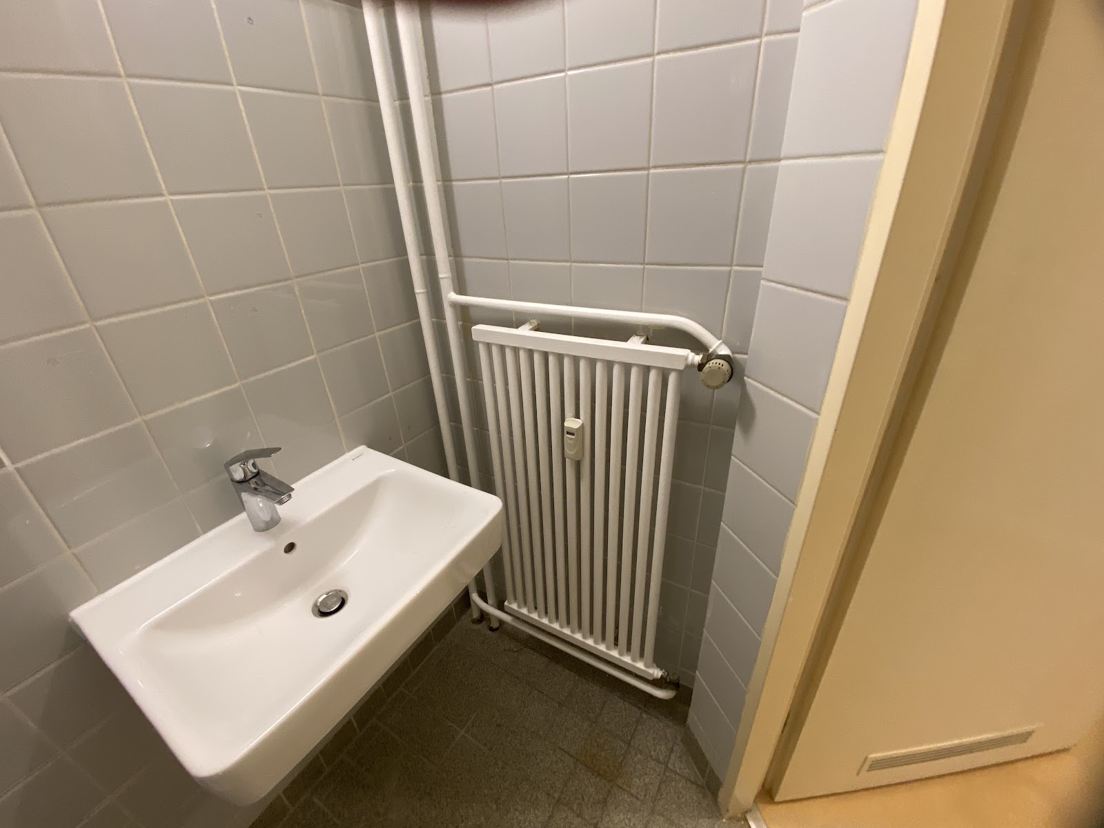 تصویر Seniorenwohnhaus - WBS 100/140 Ältere Menschen erforderlich!