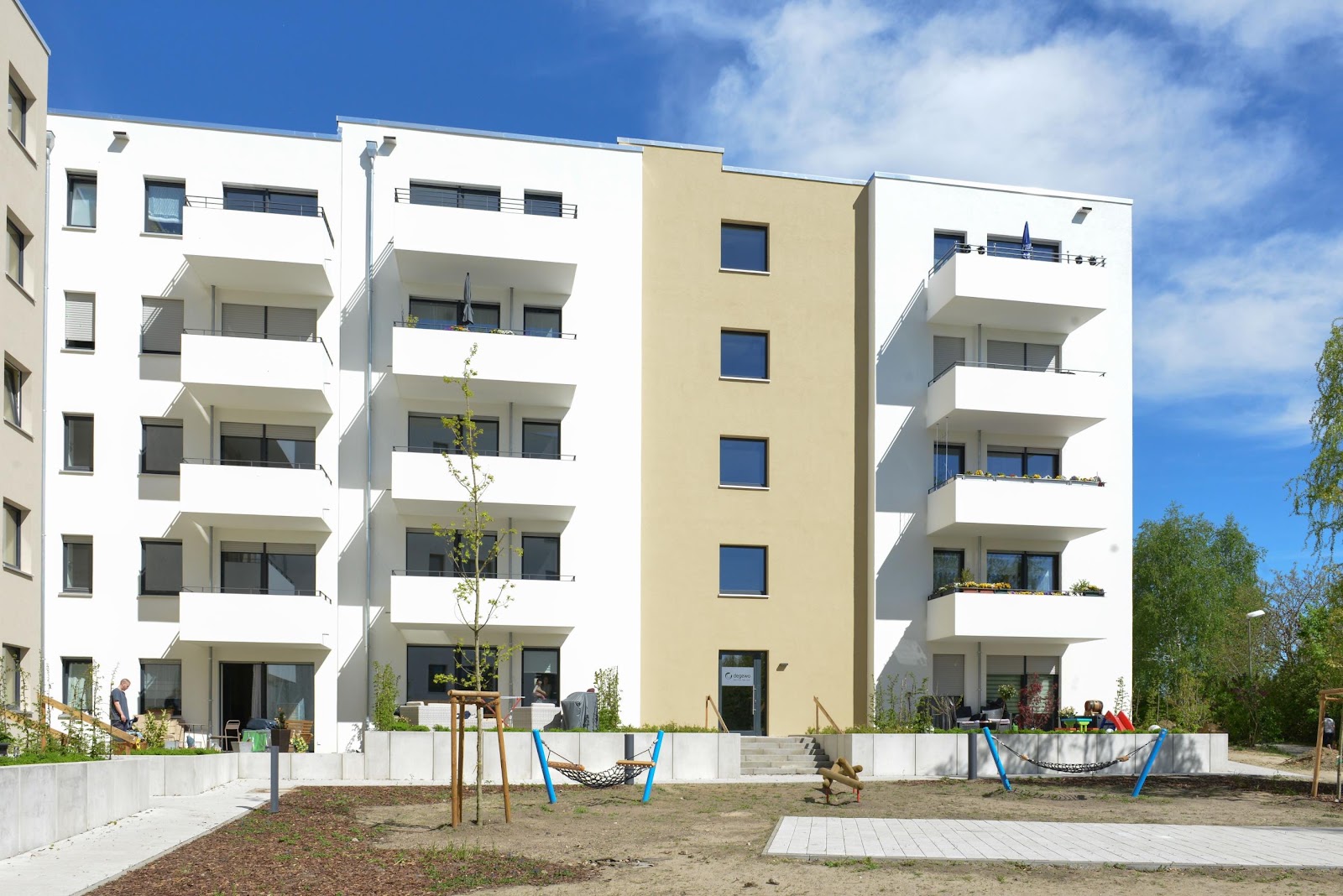 تصویر Großer Balkon - Nähe Gärten der Welt - ohne WBS