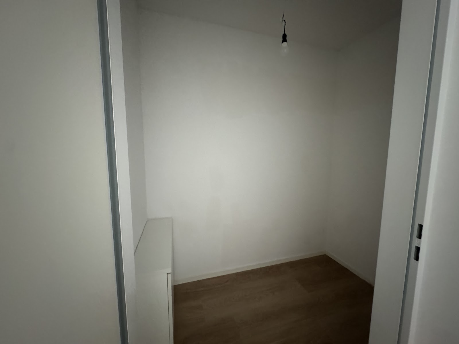 تصویر Großer Balkon - Nähe Gärten der Welt - ohne WBS