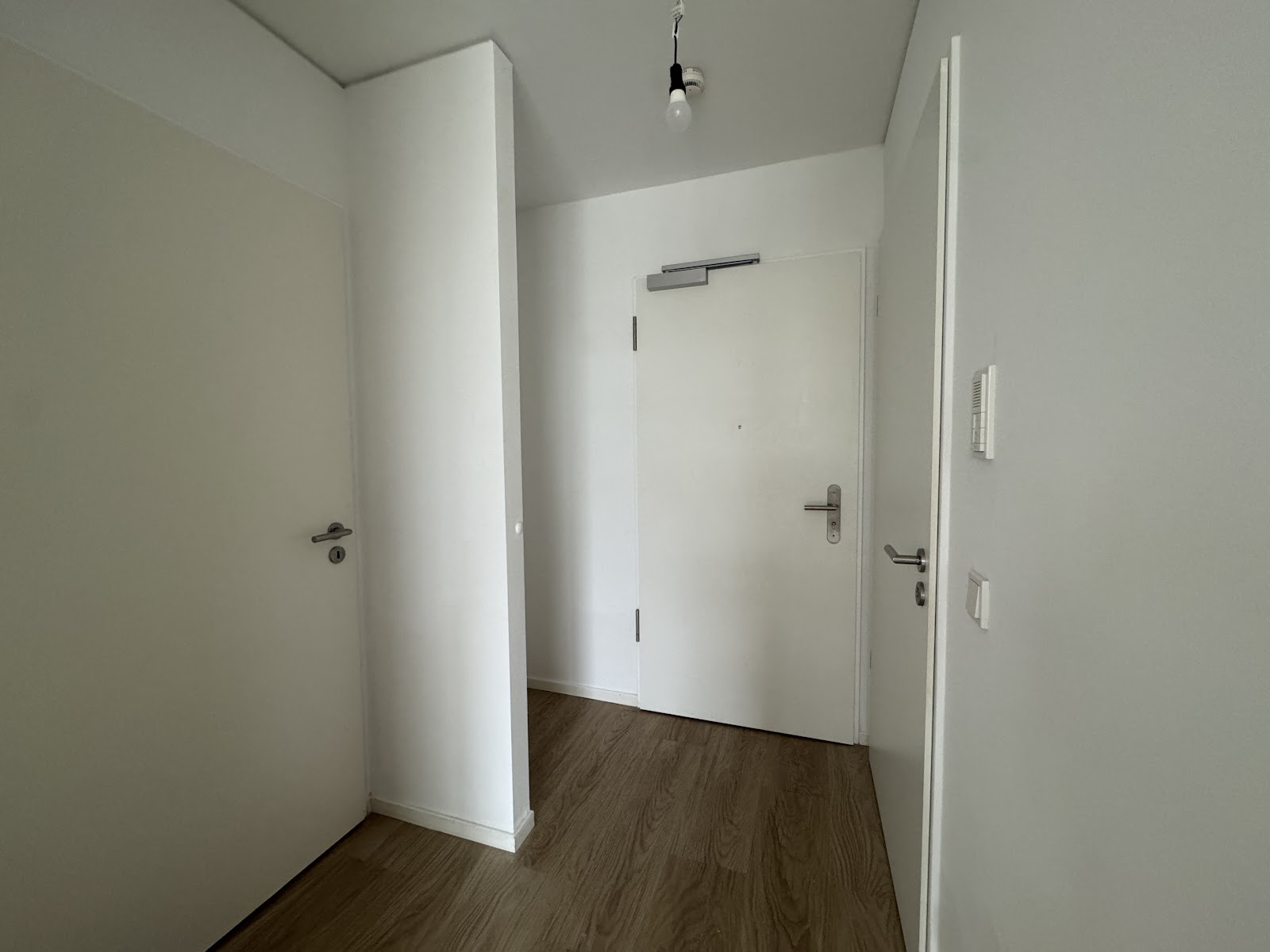 تصویر Großer Balkon - Nähe Gärten der Welt - ohne WBS