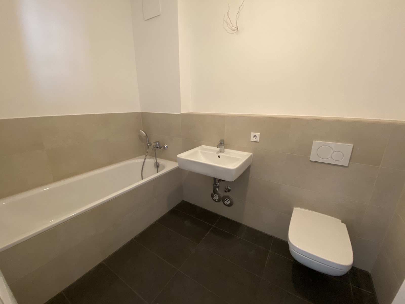 Große Familienwohnung - keiner wohnt über Ihnen - Neubau Zweitbezug! – Foto 16