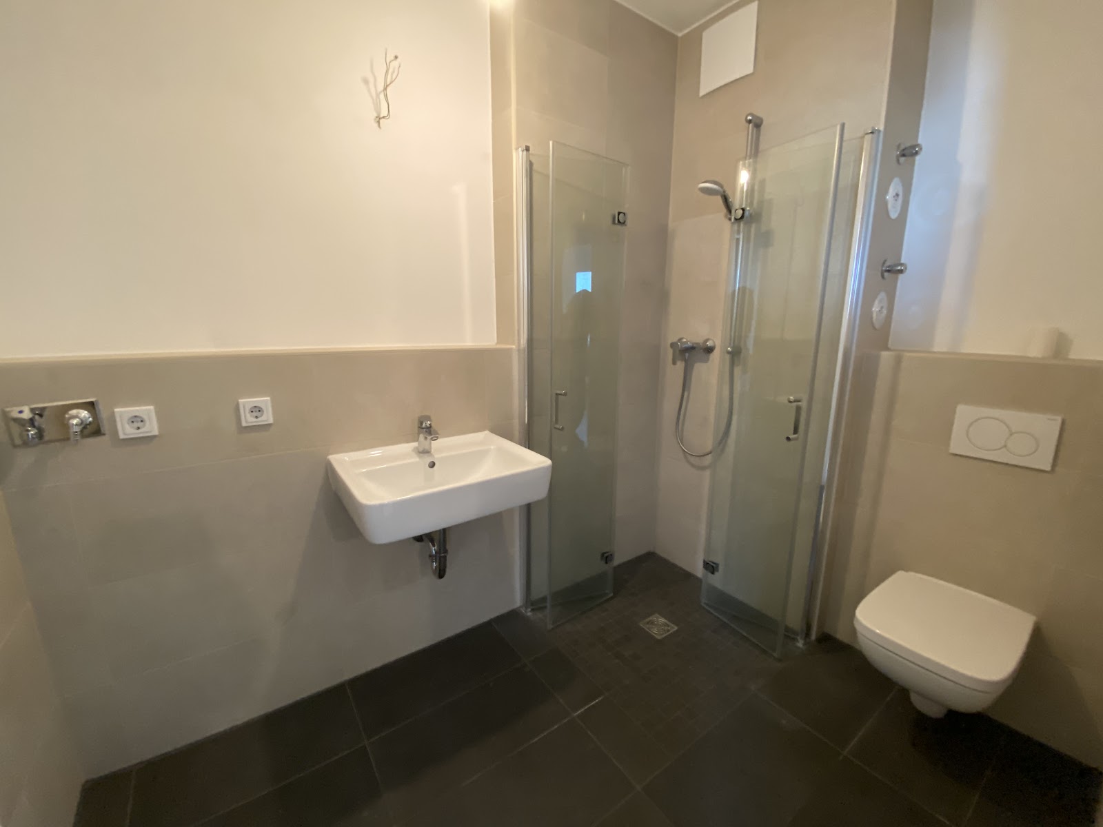 Große Familienwohnung - keiner wohnt über Ihnen - Neubau Zweitbezug! – Foto 17