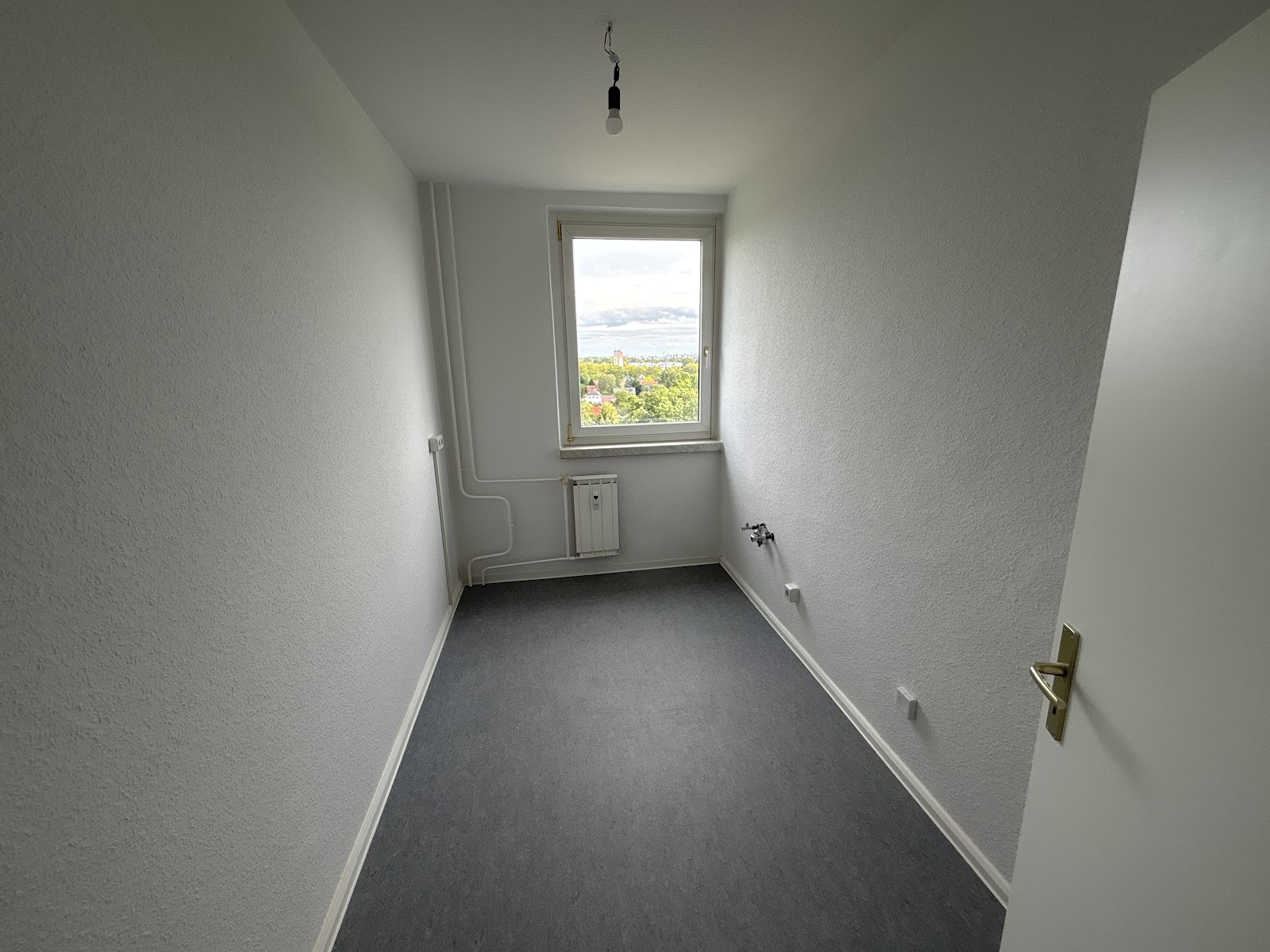 تصویر 2-Zimmer Wohnung in Marzahn Süd inkl. finanzieller Unterstützung für Renovierungsarbeiten
