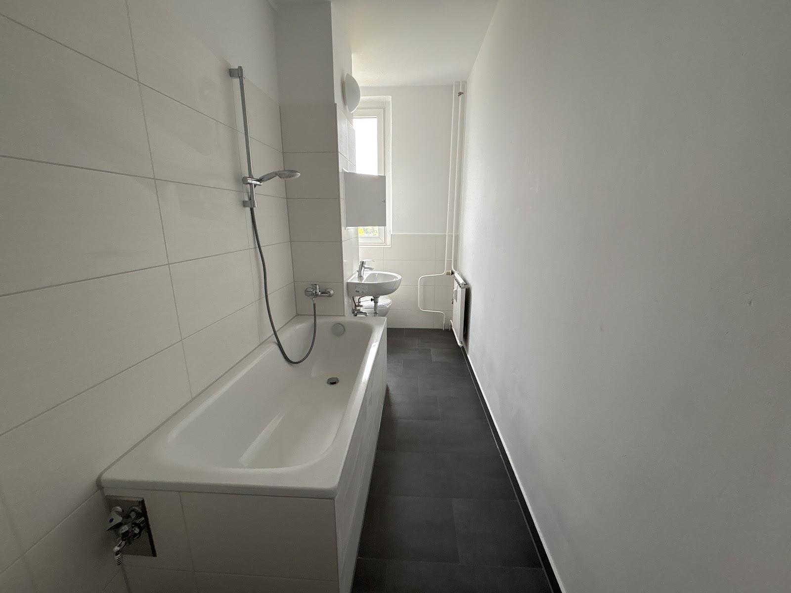 تصویر 2-Zimmer Wohnung in Marzahn Süd inkl. finanzieller Unterstützung für Renovierungsarbeiten